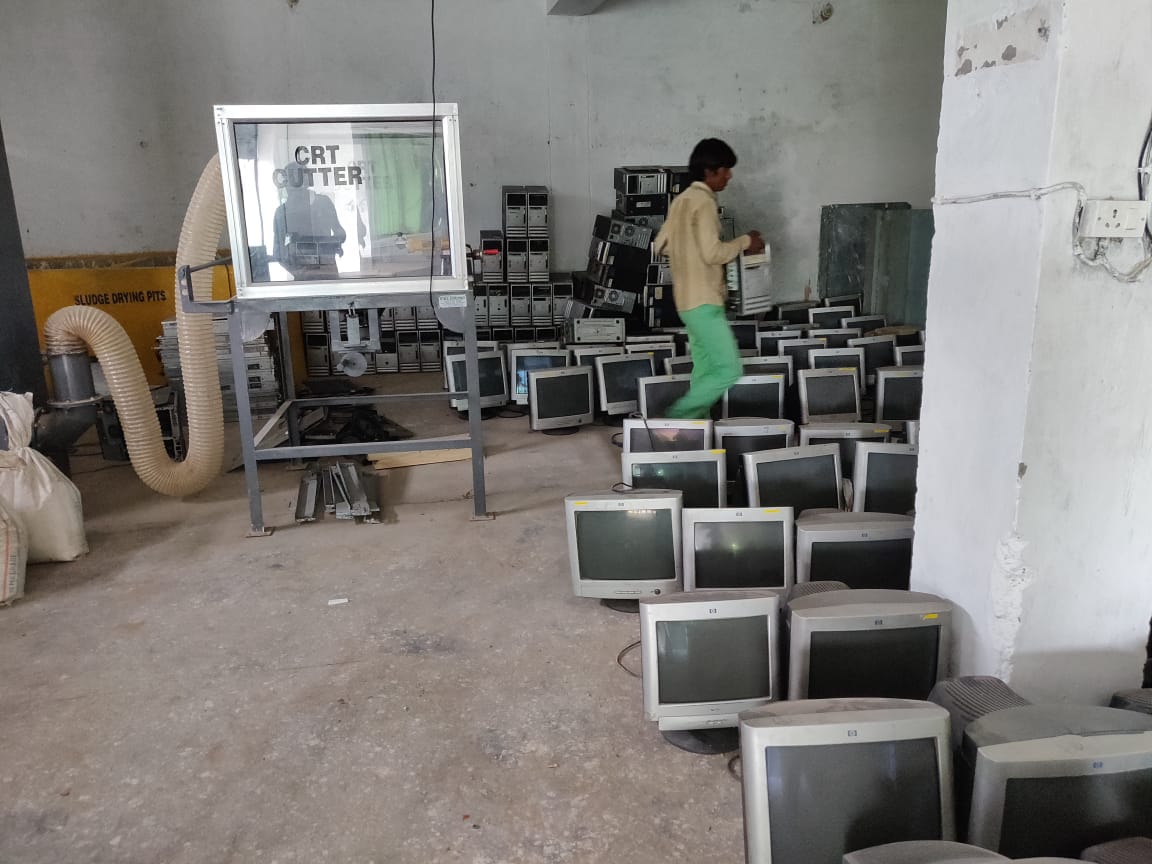CRT cutting station